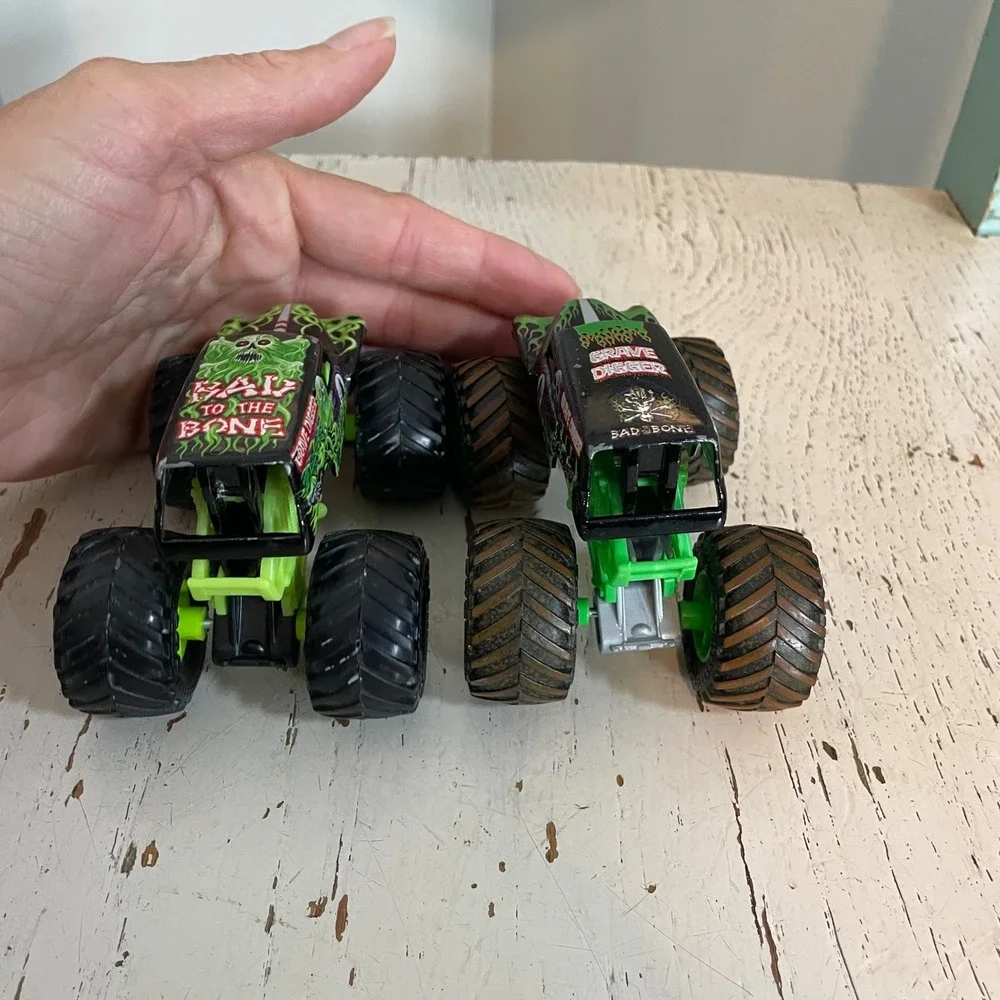 Monster‎ Jam Grave Digger 1:64 Die-Cast Monster Truck Set of 2 Green Black